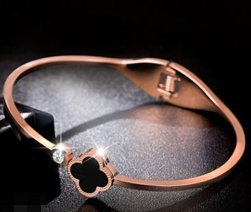 18K rose gold four-leaf clover bracelet